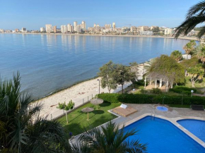 Coqueto apartamento sobre el mar